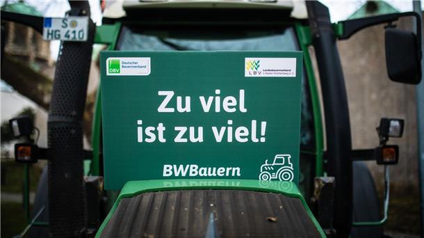Bauernverband ruft zu Mäßigung auf Mahnwache vom Landesbauernverband Baden-Württemberg in Stuttgart.