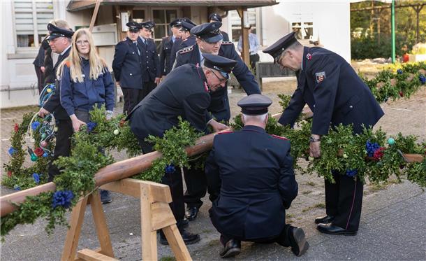 Maibaumsetzen in Stollhamm.