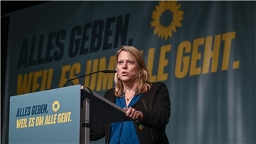 Senatorin Maike Schaefer am Rednerpult