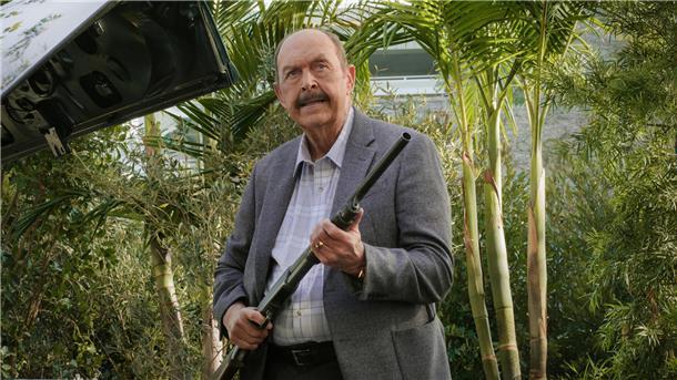Axel F ist zurück: Wie ist der neue Beverly Hills Cop von Netflix? Man kann gar nicht gut genug bewaffnet sein: Chief John Taggart John Ashton) holt die schweren Geschütze raus.