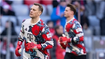 Manuel Neuer (l) fehlt dem FC Bayern weiter.