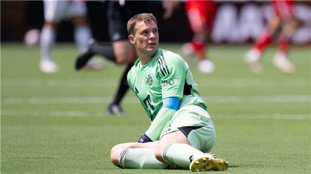 Müller kontert Mentalitätsfrage: „Sind wir in Dortmund?“ Manuel Neuer schaut dem Ball hinterher.