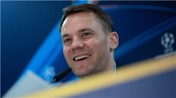 Manuel Neuer spricht über Spieler für Jonas Urbig.