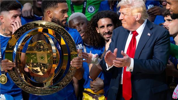 Cucurella hatte bei Club-WM wegen Trump „die Hose voll“ Marc Cucurella (Mitte) beobachtet die komischen Augenblicke zwischen seinem Kapitän Reece James und US-Präsident Donald Trump.