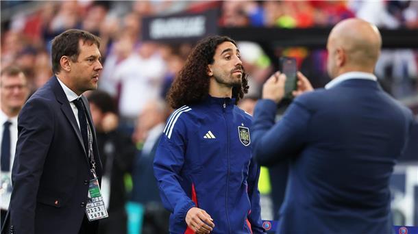 Fan-Wut noch nicht verflogen: Cucurella lautstark ausgebuht Marc Cucurella und die deutschen Fans werden wohl keine Freunde mehr.