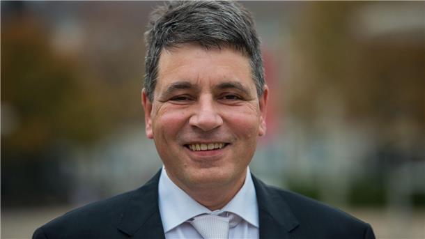 Linde-Literaturpreis für Marcel Beyer und Tomasz Różycki Marcel Beyer soll den Preis im Oktober in Göttingen entgegennehmen.