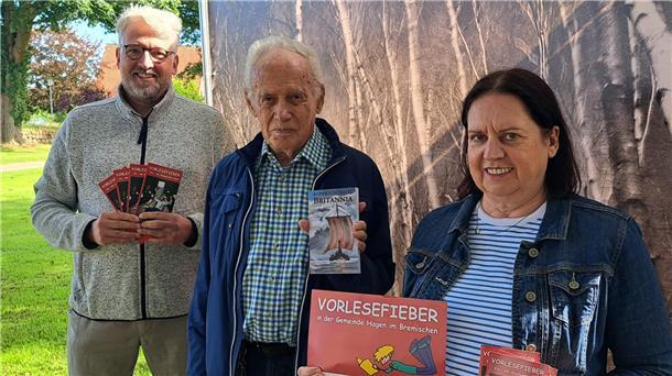Marcel Kruse (v.l.), Gerhard Pflanz und Frauke Tienken freuen sich auf das Vorlesefieber, das am Sonntag beginnt. 