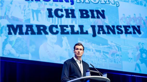 Marcell Jansen, neu gewählter Präsident vom Hamburger Sportverein e.V., spricht während der Mitgliederversammlung. Jansen wurde im Januar 2019 neuer Aufsichtsrat der HSV Fußball AG.