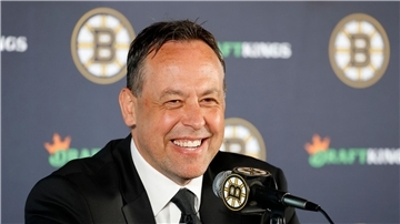 Marco Sturm hat derzeit gut lachen als Cheftrainer der Boston Bruins.