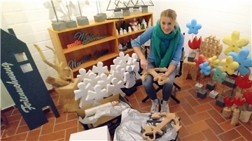 Mareike Menzel hat sich dem Werkstoff Holz verschrieben. Sie fertigt daraus Schönes und Dekoratives.