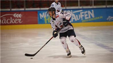 Marian Dejdar jagt nun doch wieder Pucks hinterher Marian Dejdar spielt jetzt für den ECW Sande in der Regionalliga.