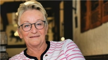 Frau mit Brille