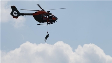 Marineflieger haben zwei Schiffbrüchige gerettet. (Symbolbild)