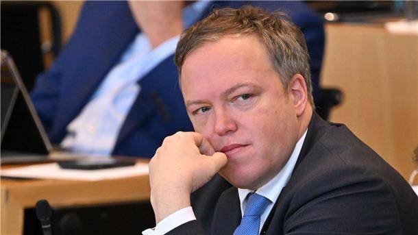 Razzia in Brüssel wegen Ermittlungen gegen CDU-Chef Voigt Mario Voigt hat alle Vorwürfe im Zusammenhang mit dem Ermittlungsverfahren zurückgewiesen.