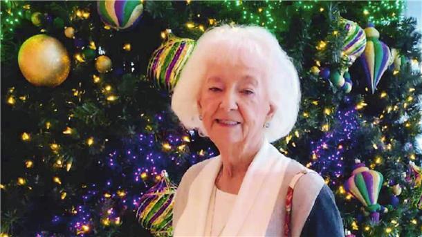 Marion vor dem Fashing-Baum in Mississippi.