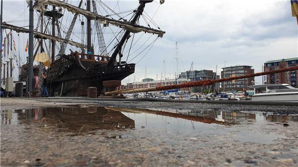 Bildergalerie: Die schönsten Bilder der Maritimen Tage am Mittwoch Maritme Tage 2024Am ersten Tag ist es größtenteils trocken geblieben. Aber die Pfützen nach den Regenfällen in der Nacht zu Mittwoch sind an einigen Stellen auf dem Festgelände noch nicht ganz verschwunden.