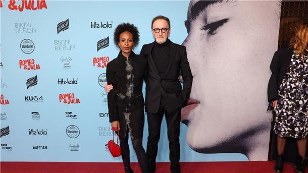 Neues Musical erzählt von Romeo und Julia Marius Müller-Westernhagen (r) und Lindiwe Suttle auf dem Roten Teppich in Berlin.