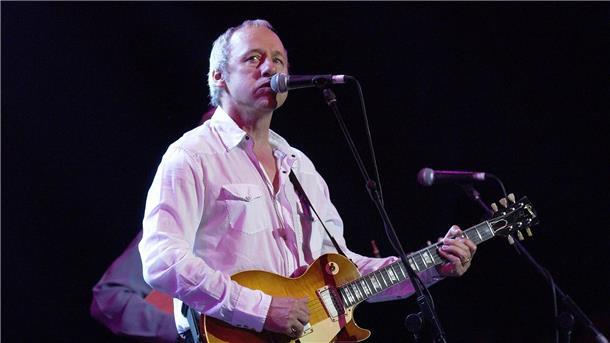 Mark Knopfler versteigert Gitarrensammlung Mark Knopfler hatte „wunderbare Zeiten“ mit seinen zahlreichen Gitarren.