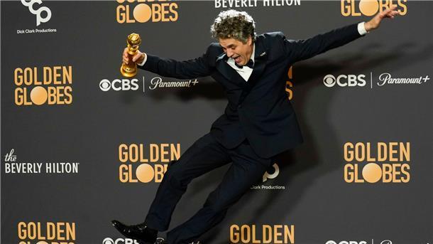 Mark Ruffalo freut sich über seinen Golden Globe Award.