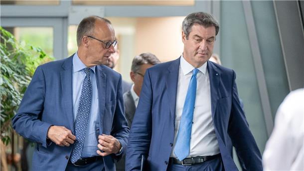 Wer kann Kanzler? Top-Politiker laut Umfrage kaum geeignet Markus Söder (r.), derzeit Ministerpräsident von Bayern, liegt nicht nur an der Spitze aller neun abgefragten Top-Politiker, sondern auch klar vor CDU-Chef Friedrich Merz.