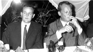 Zwei Abgeordnete Ende der 60er Jahre.