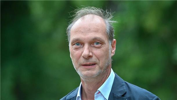 „Tatort“-Kommissar Brambach begeistert von Streaming-Drehs Martin Brambach kennt man auch als Kommissariatsleiter Peter Michael Schnabel im Dresdner-„Tatort“.