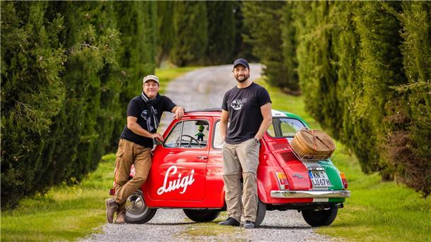Martin Buschmann (links) und Gereon Römer mit „Luigi“ in der Toskana.