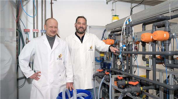 Warum die Auktionshalle im Fischereihafen Bremerhaven auseinandergenommen wird Martin Schürung und Markus von Bargen im ttz