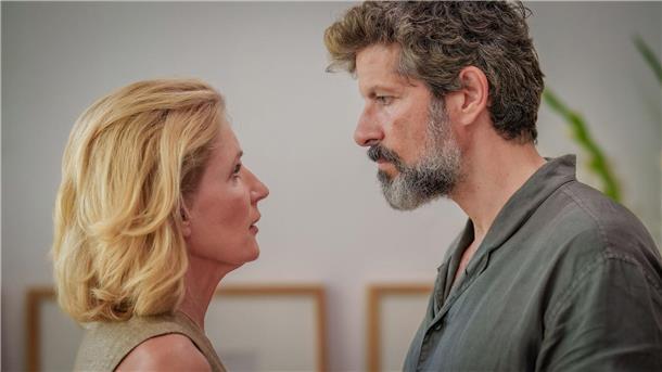Martina (Maria Furtwängler) scheint verändert. Ehemann Andi (Pasquale Aleardi) ist misstrauisch. 