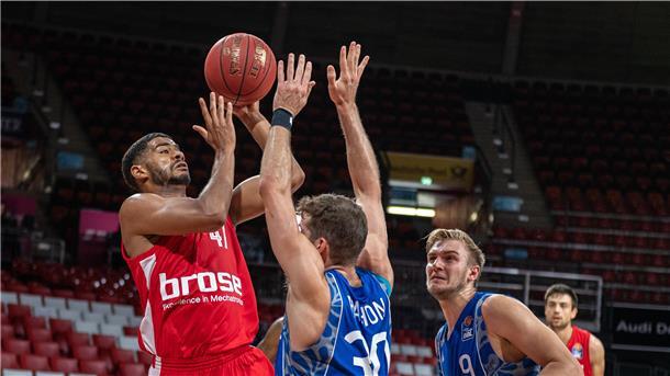 Marvin Heckel ist bereit für mehr Verantwortung Marvin Heckel (links) konnte beim Finalturnier der BBL in München auf sich aufmerksam machen. Das Spielmacher-Talent schließt sich den Eisbären Bremerhaven an.