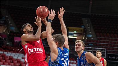 Marvin Heckel ist bereit für mehr Verantwortung Marvin Heckel (links) konnte beim Finalturnier der BBL in München auf sich aufmerksam machen. Das Spielmacher-Talent schließt sich den Eisbären Bremerhaven an.