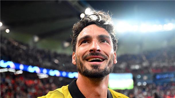 Mats Hummels präsentiert sich in Dortmund nochmal den Fans