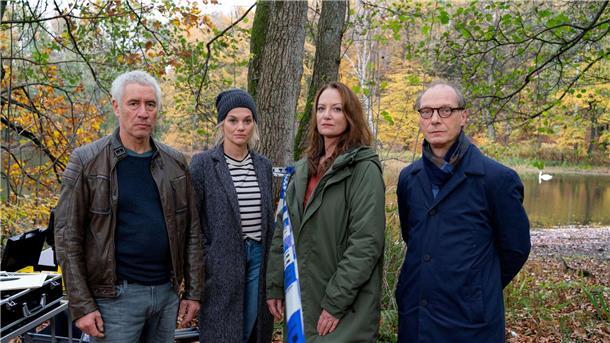 Der Sohn der Kommissarin - „Unter anderen Umständen“ Matthias Hamm (Ralph Herforth, l-r), Alwa Sörensen (Lisa Werlinder), Jana Winter (Natalia Wörner), Arne Brauner (Martin Brambach) sind Kollegen.