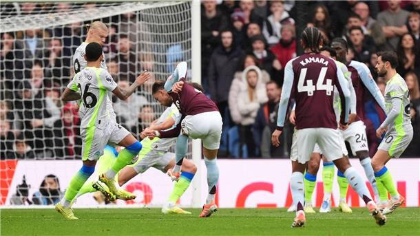 Arsenal baut Führung aus - Man City patzt bei Aston Villa Matty Cash erzielte das Siegtor für Aston Villa.