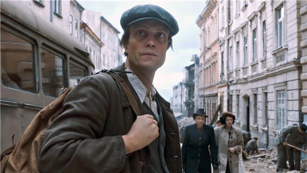 Max (August Diehl) sucht nach der Befreiung aus dem KZ seine Frau und sein Kind.