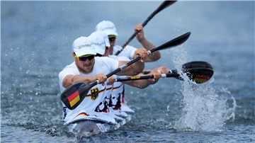Max Rendschmidt als Schlagmann im Kajak-Vierer. Zum Weltcup-Auftakt reichte es für Platz zwei. 
