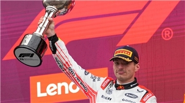 Max Verstappen fährt in Suzuka ein überragendes Rennen.