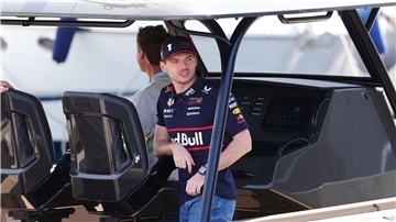 Verstappen ohne Tochter Lily beim Formel-1-Rennen in Monaco Max Verstappen kam per Boot im Fahrerlager von Monaco an.