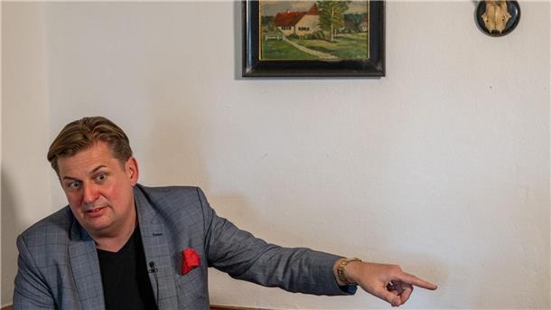 Bericht: AfD-Kandidat Krah zeigt sich doch im Wahlkampf Maximilian Krah bei einer Veranstaltung in Bayern.