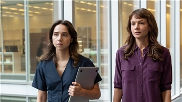 Megan Twohey (Carey Mulligan, r) und Jodi Kantor (Zoe Kazan) recherchieren über Harvey Weinstein.