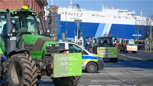 Mehr als 250 Landwirte aus dem Landkreis haben sich am Donnerstag auf den Weg gemacht, um in Bremerhaven ein Zeichen für eine andere Agrarpolitik zu setzen.
