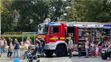 Mehr als 300 Mädchen und Jungen erlebten beim Kinderfest der Werbegemeinschaft Langen (WGL) ein buntes Programm zum Mitmachen. Auch die Langener Feuerwehr präsentierte sich. 
