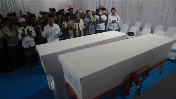 Traurige Bilanz nach Schuleinsturz in Indonesien: 61 Tote Mehr als 60 Menschen sind bei dem Einsturz ums Leben gekommen.