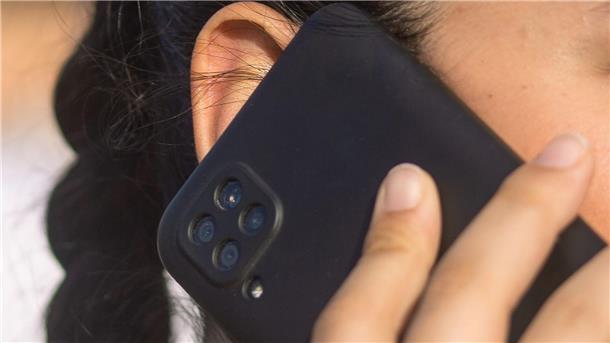 Studie: Smartphones werden länger genutzt Mehr als ein Viertel der Befragten hat das Smartphone bereits zwei Jahre oder länger in Gebrauch.