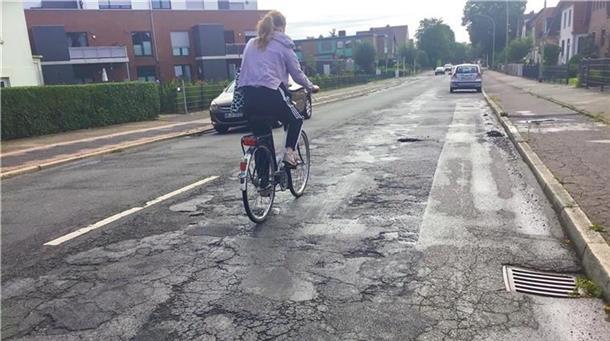 Der alte Mecklenburger Weg in Bremerhaven-Leherheide ist eine Kraterpiste, aber eine der Hauptachsen durch den Stadtteil 
