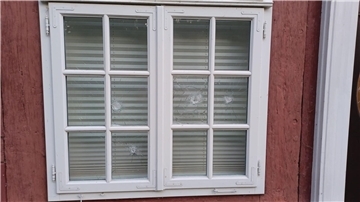 Mehrere Fensterscheiben der Stiftung in Celle sind zerstört worden.
