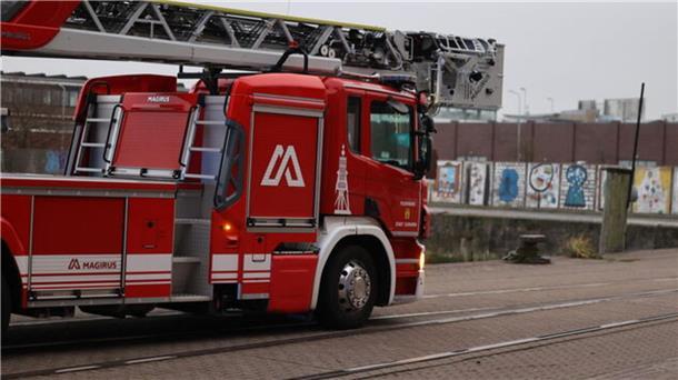 Nicht der Vermisste: Identität des Toten aus dem Hafenbecken in Cuxhaven geklärt Mehrere Rettungskräfte waren vor Ort, um die Situation schnell unter Kontrolle zu bringen und die Person zu bergen.