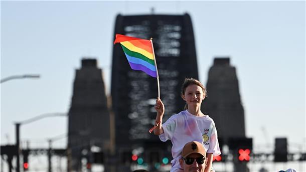 Sydney: WorldPride endet mit Marsch über die Harbour Bridge Menschen demonstrieren im Rahmen des WorldPride-Festivals 2023 in Sydney für Gleichberechtigung.