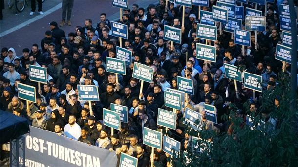 Menschenrechtsorganisationen werfen der chinesischen Regierung seit Jahren vor, Hunderttausende Uiguren in Umerziehungslagern festzuhalten, sie zu überwachen und ihre religiösen und kulturellen Rechte massiv einzuschränken. (Symbolbild)