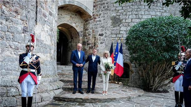 Russischer Luftangriff erschüttert vage Friedenshoffnungen Merz und Macron sprachen auch über Russlands Angriffskrieg gegen die Ukraine.